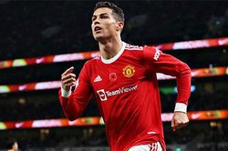 Ronaldo bình thản, HLV Solskjaer vẫn chưa hết đau dù MU thắng đậm Tottenham