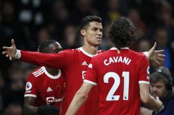 Ronaldo lập siêu phẩm, MU lột xác khó tin
