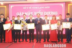 Gặp mặt, biểu dương 32 cán bộ y tế tỉnh Lạng Sơn hoàn thành nhiệm vụ hỗ trợ thành phố Hồ Chí Minh chống dịch COVID-19Tin khácPhát huy truyền thống đoàn kết, quyết tâm xây dựng tỉnh Lạng Sơn phát triển nhanh, bền vữngLập thành tích chào mừng kỷ niệm 190 nă