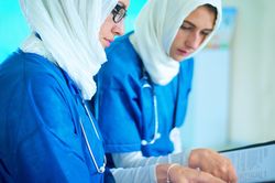 Qatar: Bảo hiểm y tế bắt buộc cho du khách và người nước ngoài