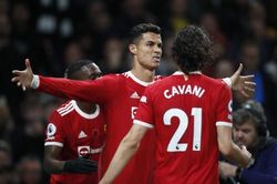 Kết quả Ngoại Hạng Anh: Ronaldo tỏa sáng, Man Utd thắng thuyết phục Tottenham