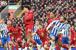 Cuộc đua vô địch Ngoại hạng Anh: Cú bước hụt hơi của Liverpool, Man City