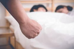 Kết cục của người vợ luôn khoe có thể qua đêm với cả tá đàn ông trong suốt 18 năm mà chồng không dám hé răng phàn nàn