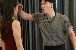 Chồng hả hê cắm sừng được vợ và thách thức ly hôn, đến lúc vợ chìa ra một thứ khiến anh ta hối hận