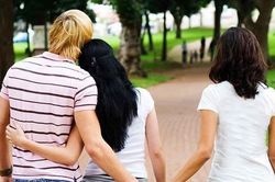 Nữ sinh viên Malaysia viết luận về lý do đàn ông có 'tiểu tam', bị cư dân mạng chỉ trích