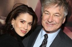 Alec Baldwin bị chỉ trích vì mở tiệc Halloween