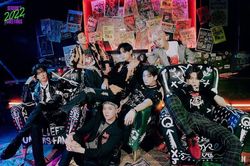 BTS vào vai ác 'đánh cắp trái tim' trong bộ ảnh Mừng mùa lễ hội 2021