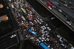 Chuyên gia kinh tế, TS Lương Hoài Nam: Tại sao cần thu phí xe ô tô vào nội đô?