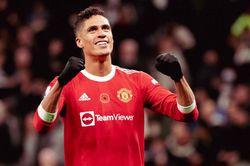MU sửa sai và sự khác biệt mang tên Raphael Varane