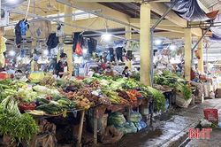Mưa kéo dài, giá các loại rau, củ ở Hà Tĩnh tăng cao