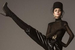 Những đôi chân dài nhất Vbiz: Thanh Hằng đẹp xuất sắc, Võ Hoàng Yến như người khổng lồ