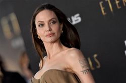 Angelina Jolie và những sao hạng A bị trượt vai