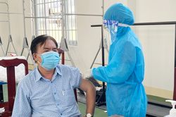 Tỷ lệ tiêm vaccine mũi 2 ở miền Tây còn thấp
