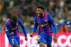 Giành 3 điểm trước 'kho điểm' Kiev, Barca mở ra cánh cửa đi tiếp