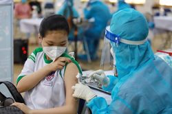 Tăng độ bao phủ vắc-xin phòng Covid-19 để thích ứng an toàn