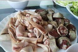 Hóc lòng lợn, bé trai 10 tuổi ở Hà Nội bất tỉnh