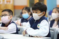 Hà Nội: Tùy tình hình dịch sẽ điều chỉnh linh hoạt việc học sinh đi học lại