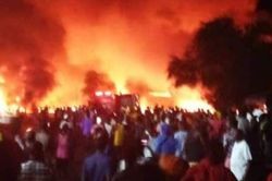 Đổ xô 'hôi' nhiên liệu, hơn 90 người thiệt mạng trong biển lửa ở Sierra Leone