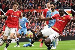 Eric Bailly đi vào lịch sử MU theo cách đáng buồn