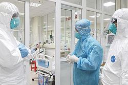 Sáng 6/11: Còn 420 bệnh nhân COVID-19 nặng phải thở máy, ECMO; gia tăng xã, phường ở cấp độ 4 về dịch