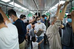Tàu Cát Linh - Hà Đông đón hơn 25.000 khách trong ngày đầu