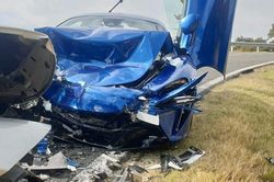 Lần đầu tiên siêu xe McLaren Artura gặp tai nạn