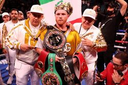 Võ sĩ C.Alvarez là nhà vô địch tuyệt đối boxing hạng siêu trung