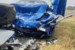 McLaren Artura đầu tiên gặp nạn 'nát bét', người lái vẫn an toàn