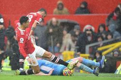 Ronaldo bị chỉ trích thậm tệ vì hành động xấu xí ở trận derby Manchester