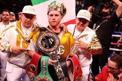 Hạ knock-out Caleb Plant, Canelo Alvarez thành nhà vô địch tuyệt đối hạng siêu trung