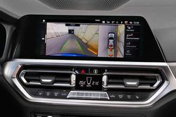 Hàng loạt xe sang BMW bị cắt bỏ màn hình cảm ứng