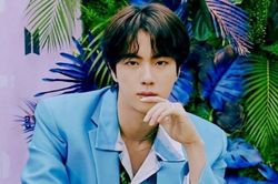 Như vẽ ra cả 'Jirisan', 'Yours' của Jin BTS càn quét thế giới