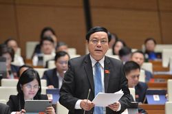 Phó Trưởng Đoàn chuyên trách Đoàn đại biểu Quốc hội tỉnh Hoàng Đức Thắng góp ý về vai trò của Nhân dân và việc xã hội hóa trong phòng chống COVID -19