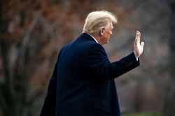 Úp mở khả năng trở lại, ông Donald Trump nghĩ 'nhiều người sẽ vui'