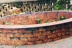 Vẽ bẩn lên giếng cổ Đường Lâm, đoàn làm phim 'Chuyện làng Bồm' bị xử phạt 2 triệu đồng