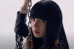 Lisa Blackpink lập thành tích 'khủng' nhất lịch sử K-pop với 'Money'