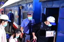 Đường sắt bán vé nguyên toa, sẵn sàng đón khách tại nhà