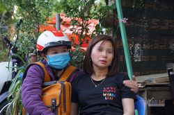 Cháy lớn lan sang 10 hộ dân ở khu tập thể Thành Công