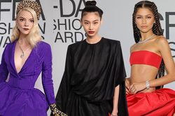 Thảm đỏ CFDA 2021: Jung Hoyeon thanh lịch cổ điển, Zendaya chiếm trọn spotlight