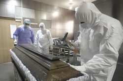 Nhà xác hết chỗ ở tâm dịch mới của thế giới
