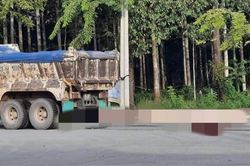 Cha ngã quỵ nhìn vợ con nằm gọn dưới bánh xe ben