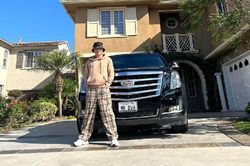 Đàm Vĩnh Hưng lại khoe 'vợ cưng' Cadillac Escalade trên đất Mỹ