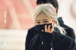 Rosé (BlackPink) bị phân biệt chủng tộc ở Mỹ