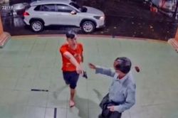Bị nhắc đeo khẩu trang, cán bộ công an huyện chĩa súng vào nhân viên y tế