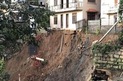 Đà Lạt: Di dời du khách và người dân vì sạt lở nghiêm trọng