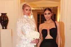 'Cô hầu gái' Kim Kardashian lên đồ át cả cô dâu Paris Hilton trong ngày cưới