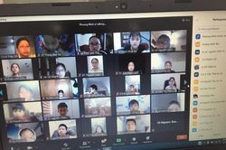 Dân mạng cười đau bụng trước tình huống 'hết hồn' của cô giáo khi dạy online