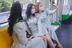 Hẹn hò đi tàu Cát Linh - Hà Đông ngày cuối tuần