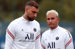 Donnarumma thấy phiền khi phải cạnh tranh với Navas tại PSG