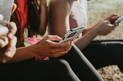 Mỹ: Phổ biến app định vị gia đình và vấn đề quyền riêng tư của con trẻ